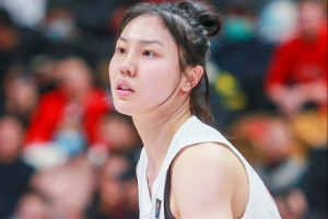 世俱杯-表现不俗！张茹8投5中得到10分5板2助 正负值+10
