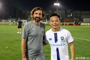 周通晒与皮尔洛合影：见到儿时的偶像❤️