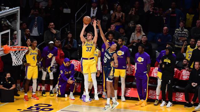 世俱杯-神射关键三分改变比赛走向 2连胜！湖人立命靠防守